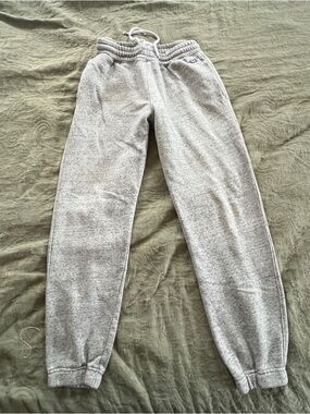 Hollister Women’s Grey Jogger Sweatpants Size Medium Casual Athleisure